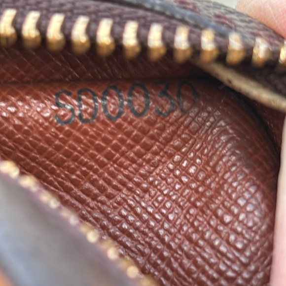 LOUIS VUITTON DANUBE 21 MONOGRAM CROSSBODY BAG DUST BAG & BOX GOLD HARDWARE 🤎🧡 - Picture 7 of 17